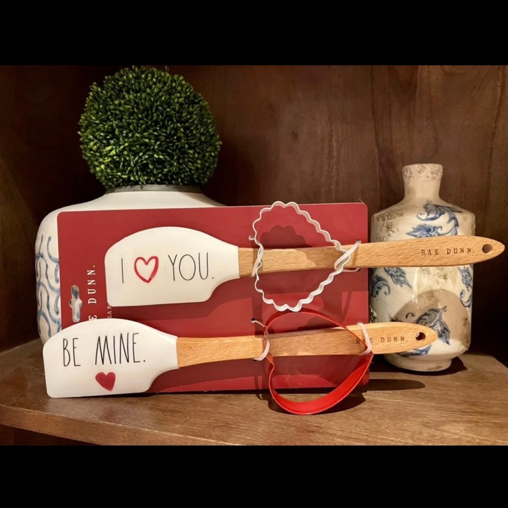 Rae Dunn Valentine’s Baking Set ❤️ 💋 🍪